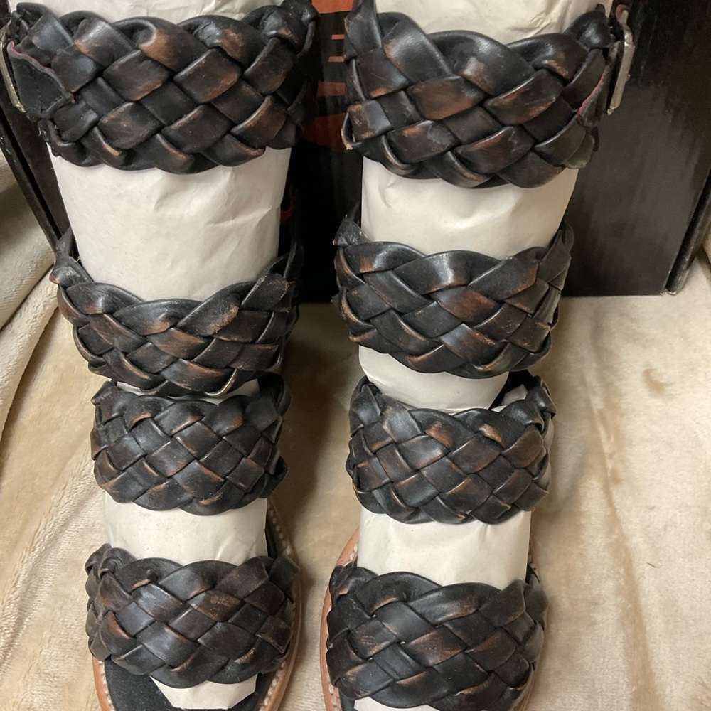 FREEBIRD BY STEVEN BAYOU INTERWOVEN LEATHER STRAPPY SANDALS IN BLACK SIZE 8 - Picture 4 of 11